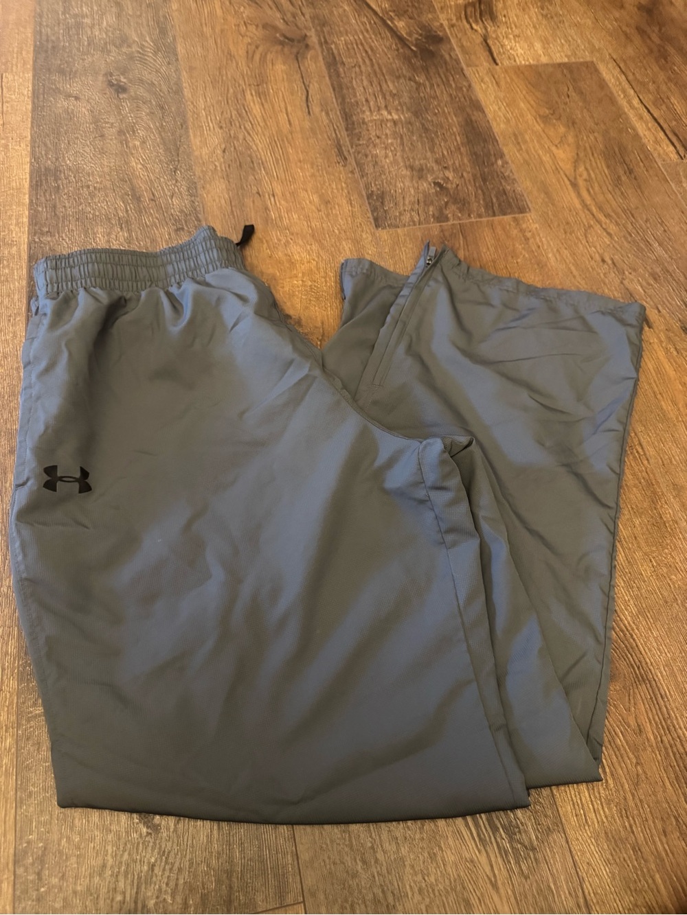 Under Armour Men's Slate Gray Lightweight Joggers Wind breakers
